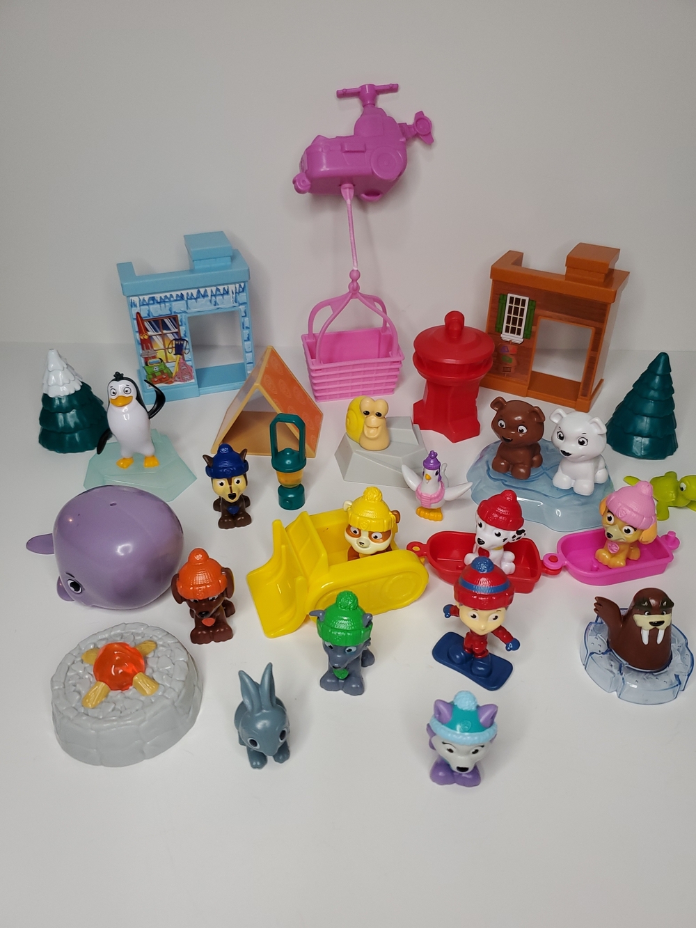 Paw Patrol Christmas Winter Playset Advent Calendar 32 Pieces
